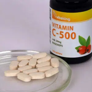 Vitaking 500mg C-vitamint és csipkebogyót tartalmazó tabletta - 100 db